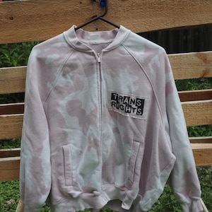 TRANS RÄTTIGHETER Patch, Bleach Färgad - Återvunnen tröja Storlek XXXL