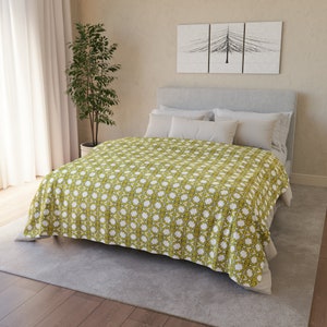 Fleece Sherpa Blanket for Couch or Bed, Warm & Cozy Sherpa Blanket, Bright yellow flower blanket