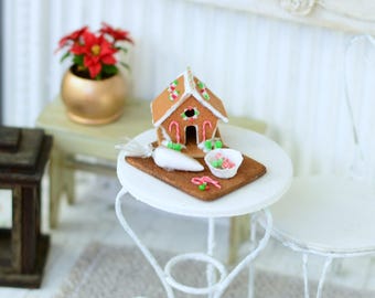 Miniature Gingerbread House, Miniature Gingerbread, Miniature Christmas Decorations, Christmas Miniatures, Dollhouse Decor