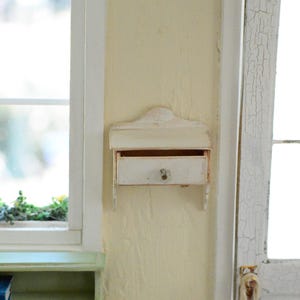 Miniaturhaus Regal, Puppenhaus Regal, Puppenhaus Dekor, Shabby Chic Regal, alles handgefertigt