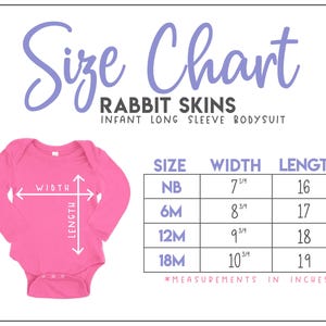 Op de afbeelding: Maattabel voor baby's met lange mouwen van Rabbit Skins. De tabel toont maten van pasgeborenen tot 18 maanden met de bijbehorende breedte- en lengtematen in inches.
