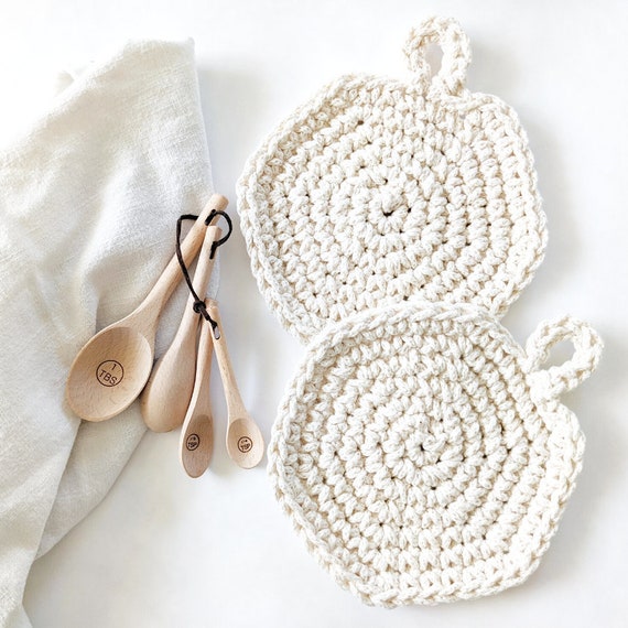 How To Crochet For Beginners - Step by Step Video Tutorial - Jewels and  Jones