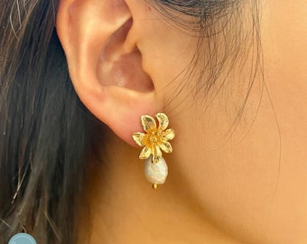 Water Lily Pearl Earrings, Freshwater Pearl push dangle earrings, Simple, Garden Vibe, Handmade, Wedding, Gift for Her