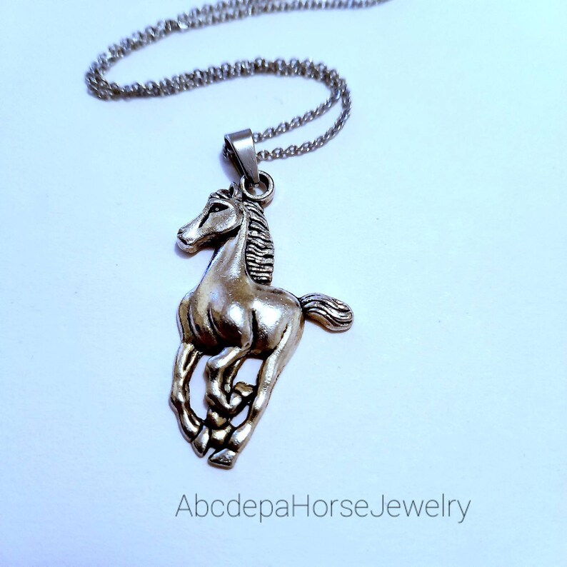 7-2 Silver Alloy Animal Galloping Horses Pendant Short Chain Collar Necklace 18"