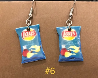 Pendientes de comida chatarra (pendientes de sal y vinagre de papas fritas, joyas de papas fritas, joyas de comida chatarra, aretes de comida en miniatura, bocadillos salados)