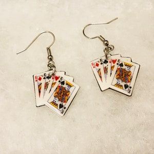 Pendientes de playing Cards (pendientes rummy, joyas de baraja de cartas, pendientes de 4 reinas, pendientes en miniatura)