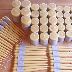 Medium Hand-Poured Beeswax Pillar, 100% Pure Australian Beeswax, 30 Hours Burn immagine 9