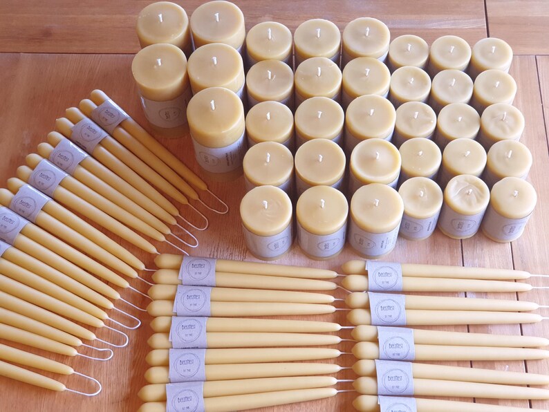 Medium Hand-Poured Beeswax Pillar, 100% Pure Australian Beeswax, 30 Hours Burn immagine 9