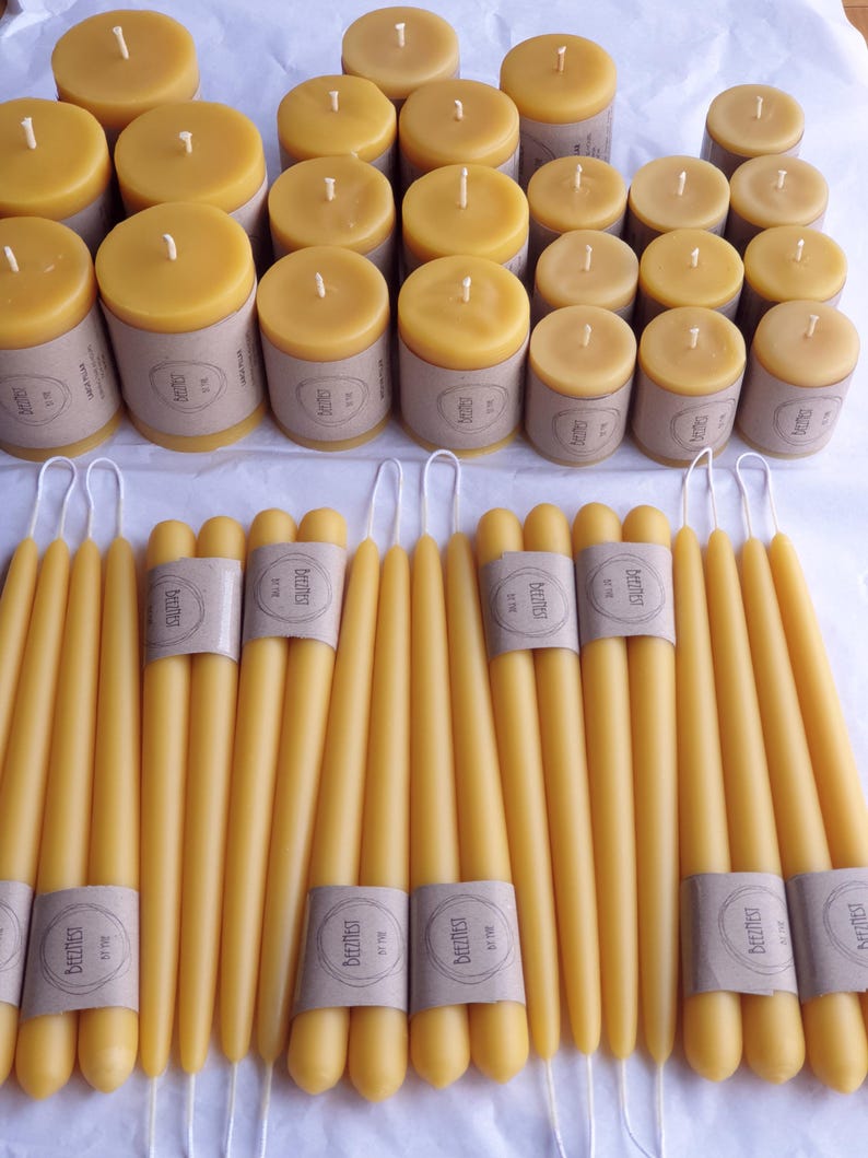 Medium Hand-Poured Beeswax Pillar, 100% Pure Australian Beeswax, 30 Hours Burn immagine 10