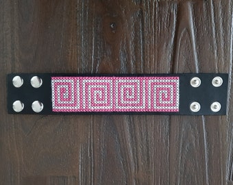 Black bracelet with embroidered pink/white zigzag pattern, handy press studs, handmade