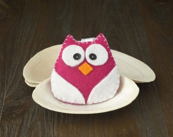 Cheerful felt key ring in the shape of an owl, handmade