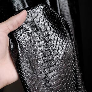 Cuir PU noir, similicuir en forme d'écailles de serpent, vestes, théâtre, tissu artisanal, tissu de créateur, déguisements, tenues décontractées