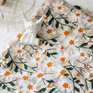 Tela de lino y algodón bordada con flores de margaritas en 7 colores, tela para cortinas, tela para manteles, tela de lino para tapicería y costura DIY