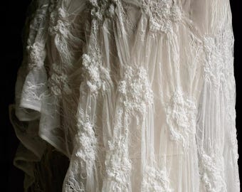 Tessuto a rete morbido e squisito con motivi floreali bianchi, rete con fiori 3D, tulle per costumi, pizzo per abiti da sposa, tessuto per fasce in pizzo per matrimoni.