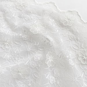 Weißer Spitzenstoff, 3D Blumen Spitzenstoff, bestickter Stoff, weicher Spitzenstoff, Hochzeit Spitzenstoff, Brautspitze