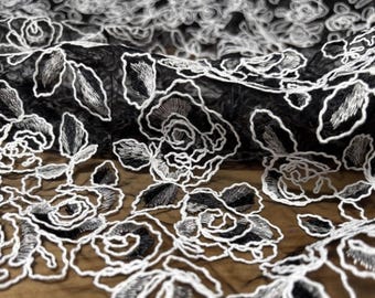 Tessuto in pizzo ricamato con fiori 3D: materiale per abito da sposa