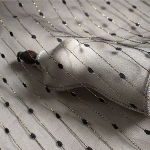 Schwarzer Mesh-Spitzenstoff, gestickte Goldstreifen-Spitze mit kleinen Punkten, weicher Tüll-Spitzenstoff, Handwerk Bulk-Lager
