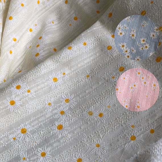 Daisy Print Cotton Fabric: Lightweight Summer Dress Fabric - Half Yard -  Etsy