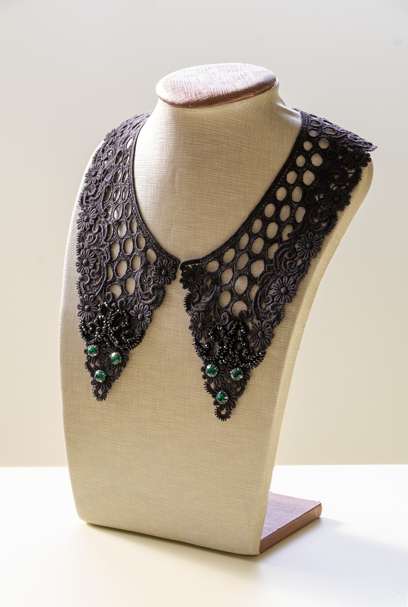 DeLuxe Lace collar Tina black with Pearls made with Plauener Lace DeLuxe Plauener Spitzen-Kragen Tina schwarz mit Perlen