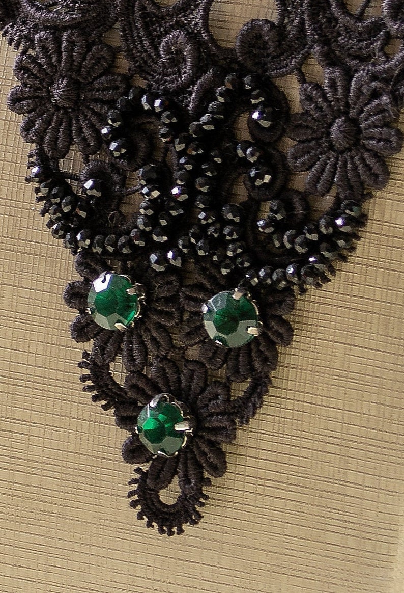 DeLuxe Lace collar Tina black with Pearls made with Plauener Lace DeLuxe Plauener Spitzen-Kragen Tina schwarz mit Perlen