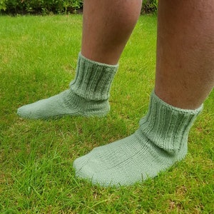 Hand Knit Wool Men&#39;s Socks - Green Home Socks - UK 9/41-42