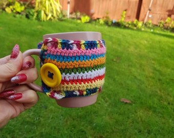 Handgebreide regenboogbeker gezellig met knoop