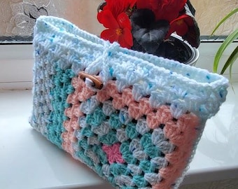 Funda de libro de crochet hecha a mano: cubierta acrílica con flores de primavera