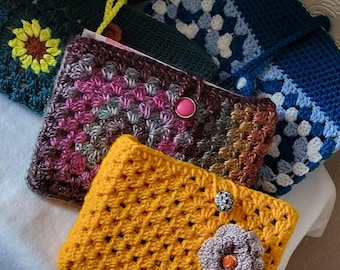 Funda de libro de crochet: Flores pastel cuadradas de la abuela hechas a mano