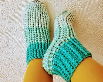 Hand-Knitted Wool Blend Slipper Socks: Iridescent White & Blue