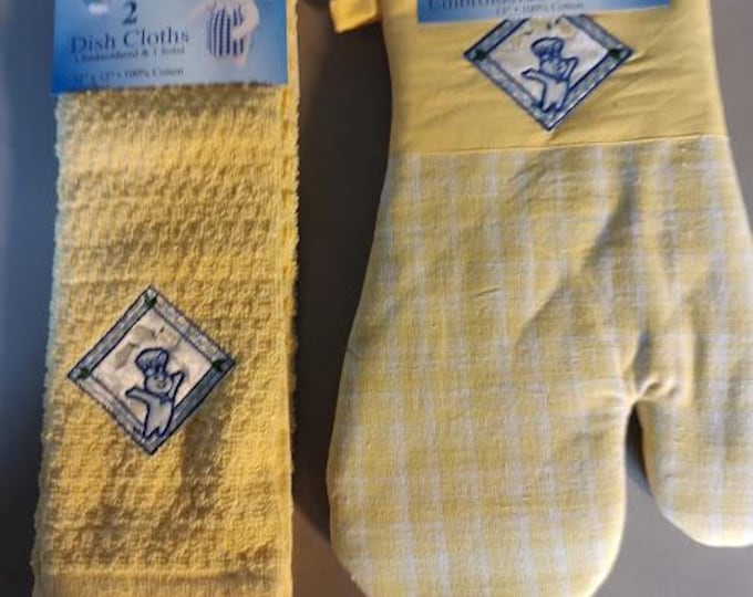 Pillsbury Doughboy Oven Mitt and Dish cloths