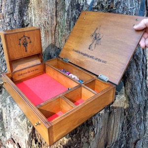 Dice Sets Organizer Dice tower Wooden Box Organizer with Sections for Storing Dice Accessories Terry Type Setting Personalization of Images