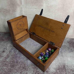 Dice Tray and Tower Natural Wood Unique Design Battle Box Custom Quality Engraving Dice Tower and Tray Dnd Game Dungeons and Dragons Gift