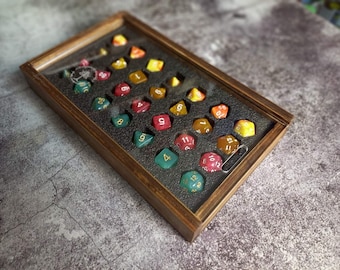 Almacenamiento de dados de madera de espuma suave para una bandeja preciosa para jugar y almacenar 28 soportes para 4 juegos de dados Caja de dados Dnd compacta / tapa acrílica deslizante
