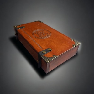 Würfelbox Gravierte Natur Holzwürfelschale Conan der Barbar Schlange Einzigartige Design Würfelbox Personalisiertes Geschenk für Dungeon Master