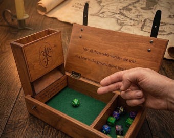 Caja de dados de lujo de El Señor de los Anillos, caja de dados Tolkien, almacenamiento de dados premium de la Tierra Media, organizador de madera para juegos de rol, bandeja y torre para dados (LFT02)