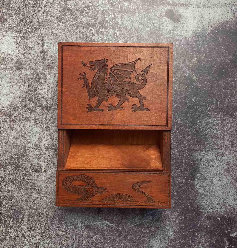 Dice Sets Organizer Dice tower Wooden Box Organizer with Sections for Storing Dice Accessories Terry Type Setting Personalization of Images Machagon