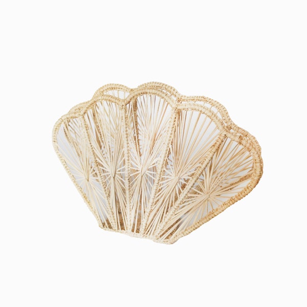 Shell Napkin Holder / Straw Tableware / Home Table Decor / Raffia Dinnerware / Sustainable / Eco friendly / Flower holder / Colombia