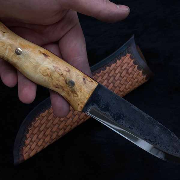 CUSTOM BUSHCRAFT KNIFE - Ręcznie robiony nóż w stylu woodlore - Nóż Scandi grind kręcone brzozy