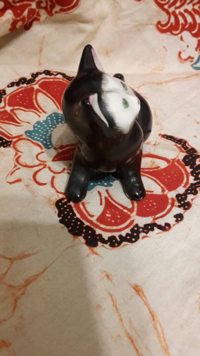 Vintage Chinese lucky black cat.porcelain 1940s lustre ware black cat