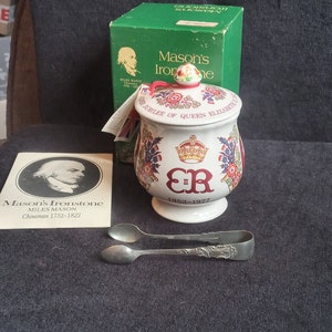 Mason's Ironstone Silver Jubilee 1977 minneskärl sockerkruka i originalförpackning. Syltkruka. Konserveringsburk. Drottning Elizabeth II:s minnesmärke