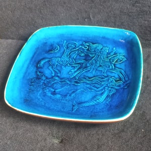 very beautiful and rare signed 1970s Jean Claude Taburet Quimper HB plate featuring the flight of gradlon