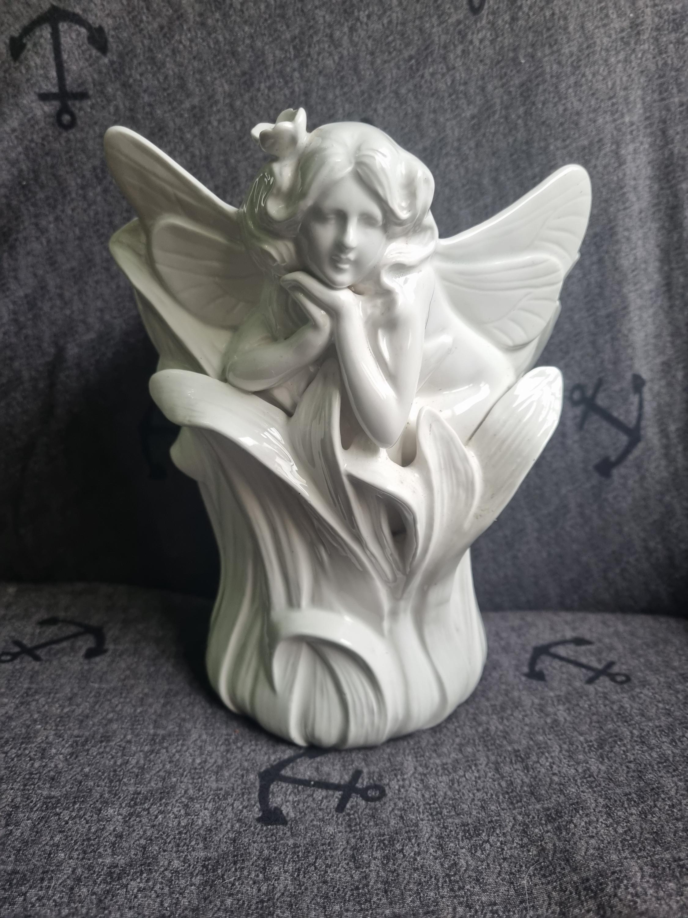 Dwlightful Vintage Discontinued Fitz and Floyd Fairy Vase in an