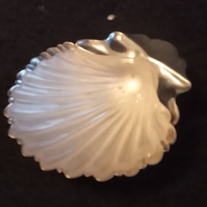 Vintage epns glass lined clam shell butter or caviar dish on bun feet 1930s