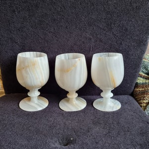 Handgeschnitzter Onyxmarmor Kelche 3er-Set Preloved Ausgezeichneter Zustand