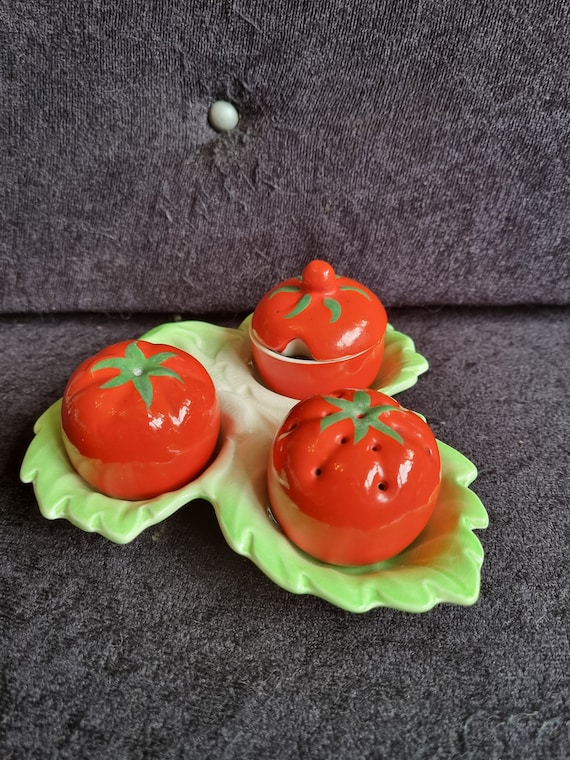 Vintage Crown Devon Cruet Set 1950s Delightful Tomatoes Vintage Crown Devon Cruet Set 1950s Delightful Tomatoes