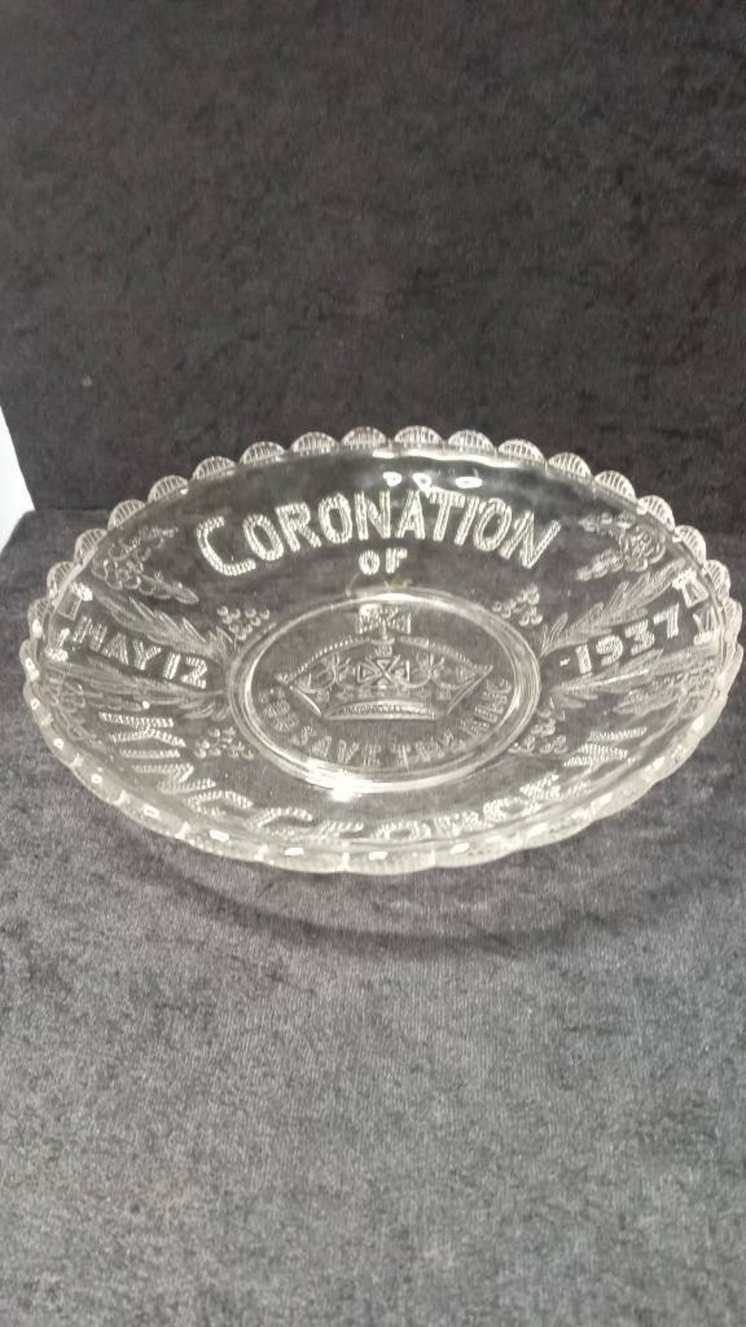 ジョ-ジ6世戴冠式ガラス皿(プレ-ト付き) ジョ-ジ6世戴冠式ガラス皿(プレ-ト付き)