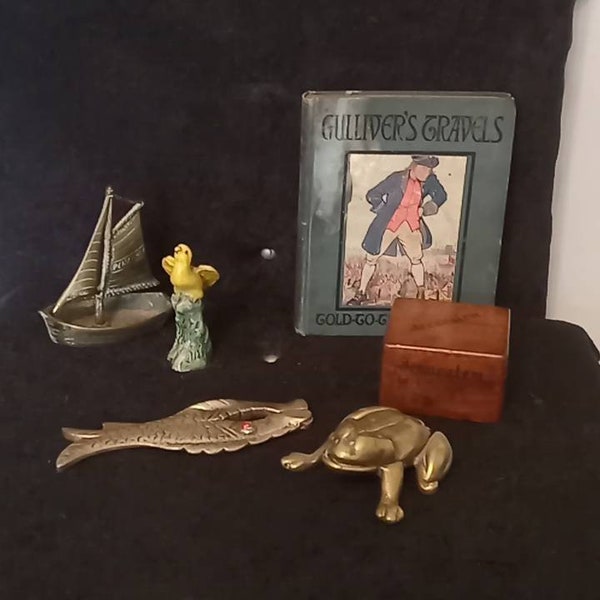 Sweet collection of interesting curios including gulluvers travels book