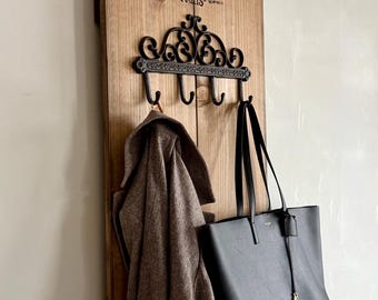 Elegancka drewniana szafa, szafa do przedpokoju, drążek na wieszaki