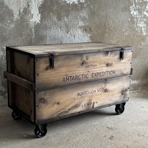 Coffre sur roulettes acier, caisse en bois, caisse cargo, banc, table basse, "Antarctique"