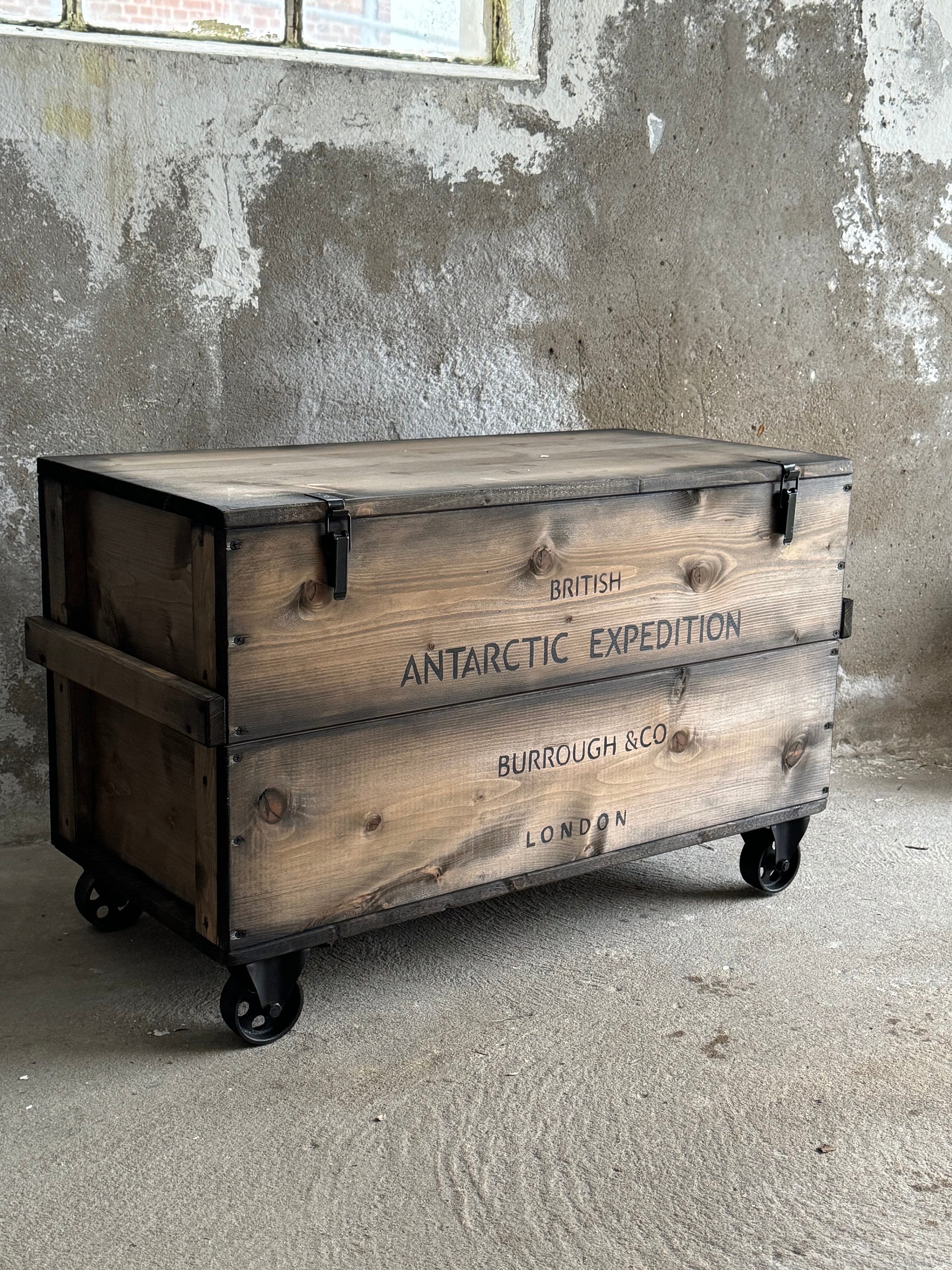 ヴィンテージ・チーキーペンダントボックス Chest on Steel Casters Wooden Box Cargo Box Bench Coffee Table